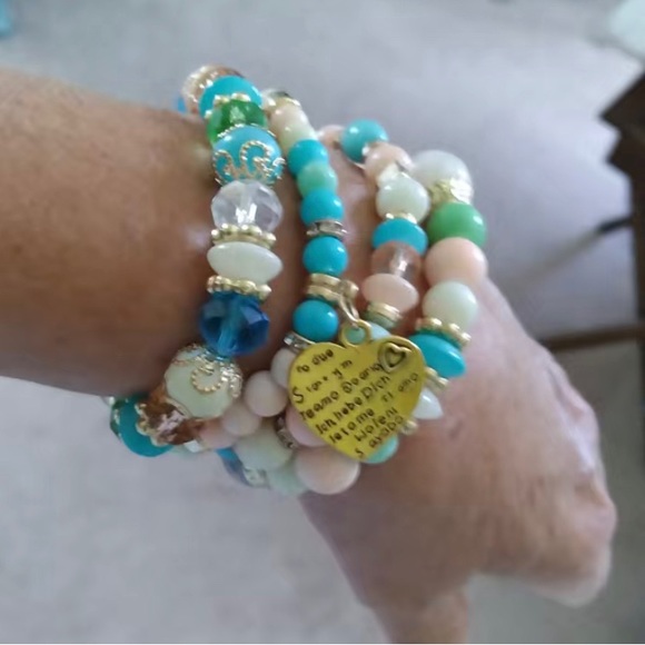 Beautiful Layered Bracelet Set. “I ❤️ U” on gold charm said in many languages - Picture 2 of 9